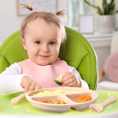 Dobra cena. Antypoślizgowy praktyczny silikonowy śliniak do karmienia, przenośne silikonowe talerze dla dzieci w Internecie