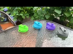 4-paketowe puszki z wodą gazowaną z słomkami.